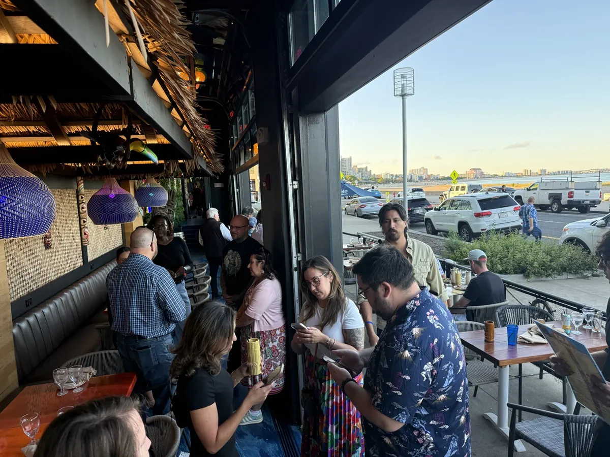 Chamber connections by the beach.